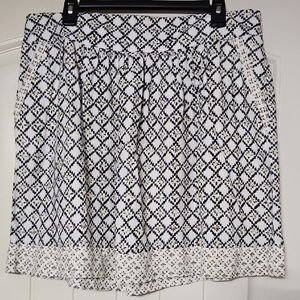 EUC WOMENS SKIRT